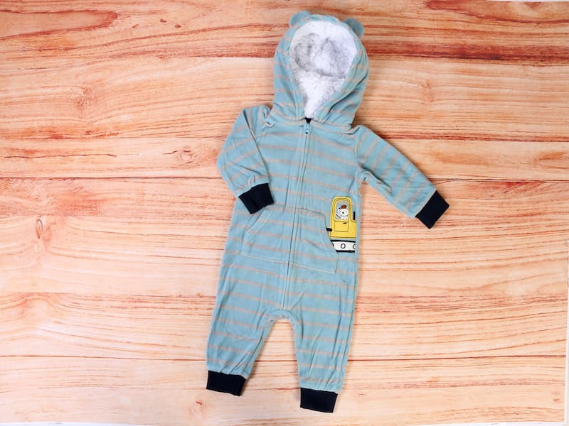 سرهمی کلاهدار برای نوزاد تازه متولد شده