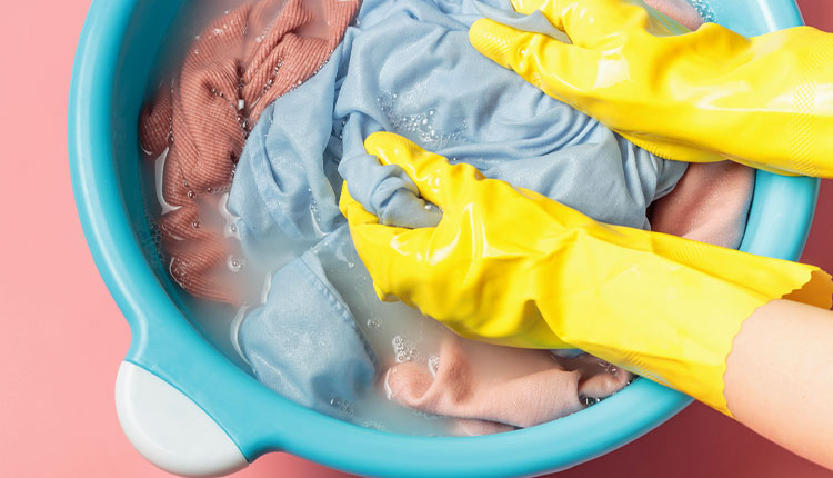 راهنمای لباس شستن نوزاد با اب سرد